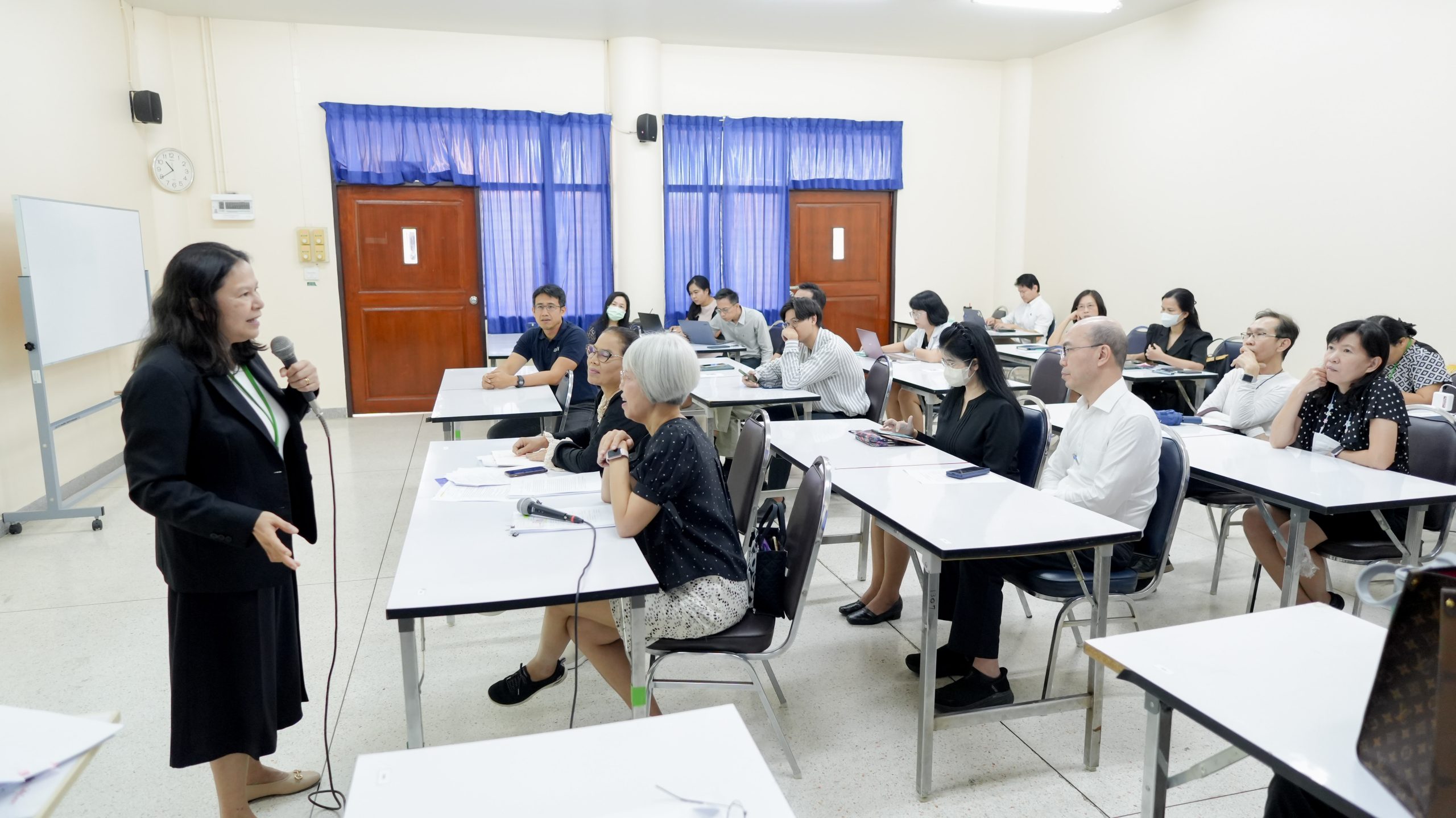 คณะเภสัชศาสตร์ ม.นเรศวร จัดการฝึกอบรมเชิงปฏิบัติการ “การประเมินการสอนเพื่อขอตำแหน่งทางวิชาการ”